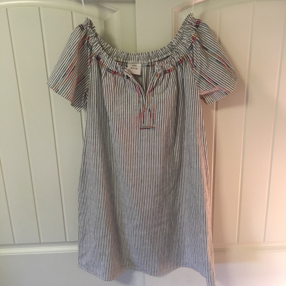 Short sleeve/ off the shoulder dress with pockets